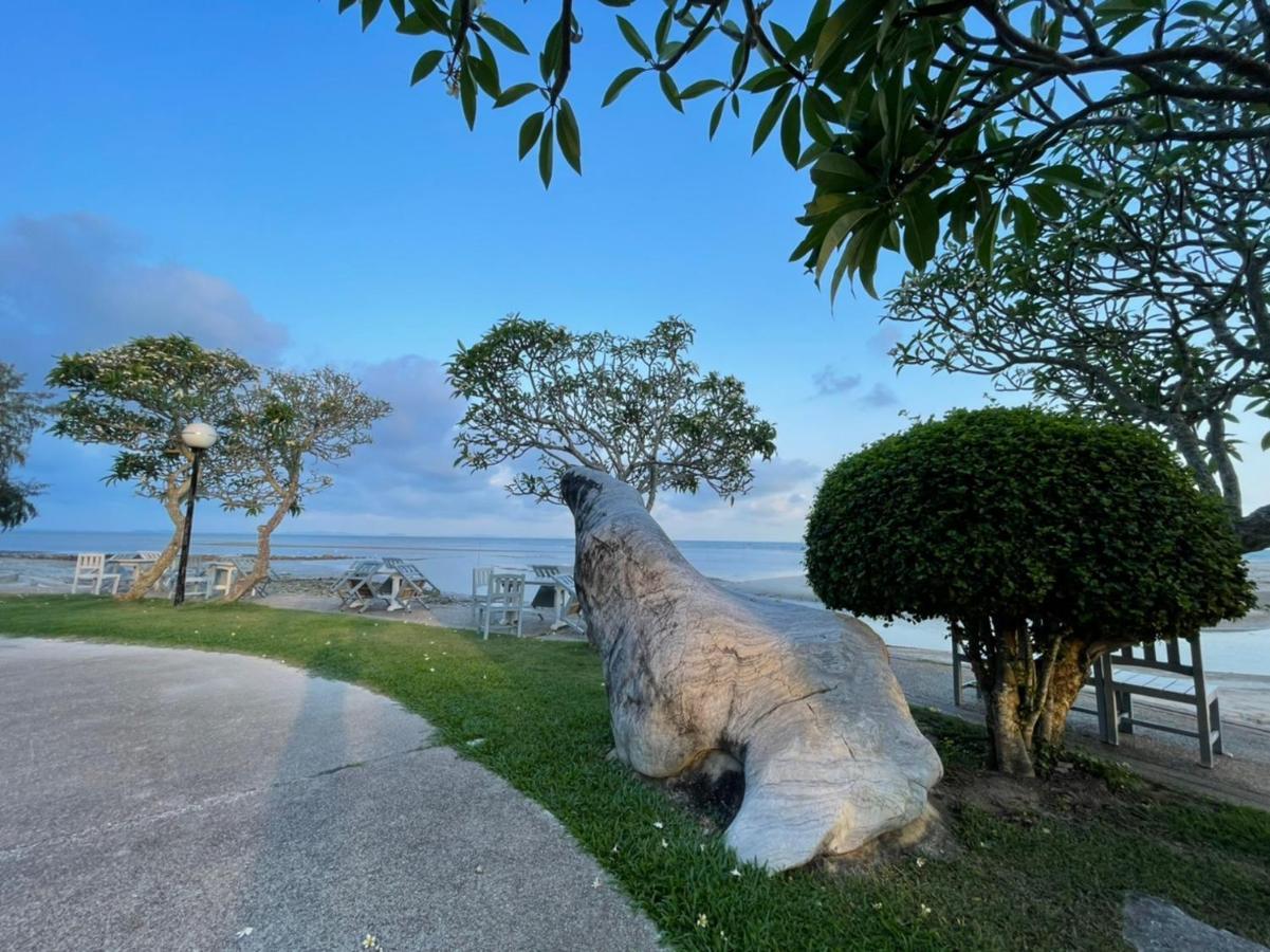 F16 Rock Garden Beach Resort Rayong Exterior photo