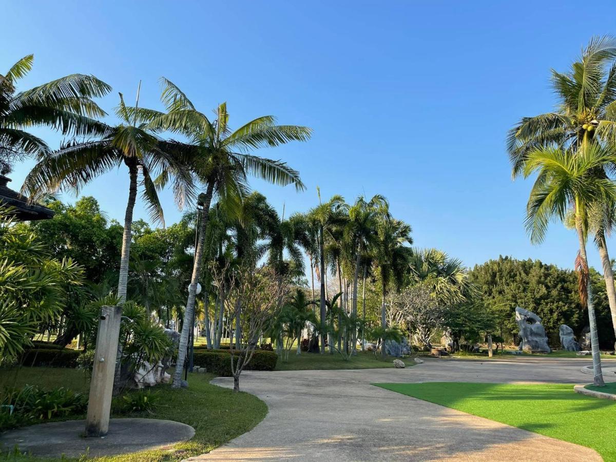 F16 Rock Garden Beach Resort Rayong Exterior photo