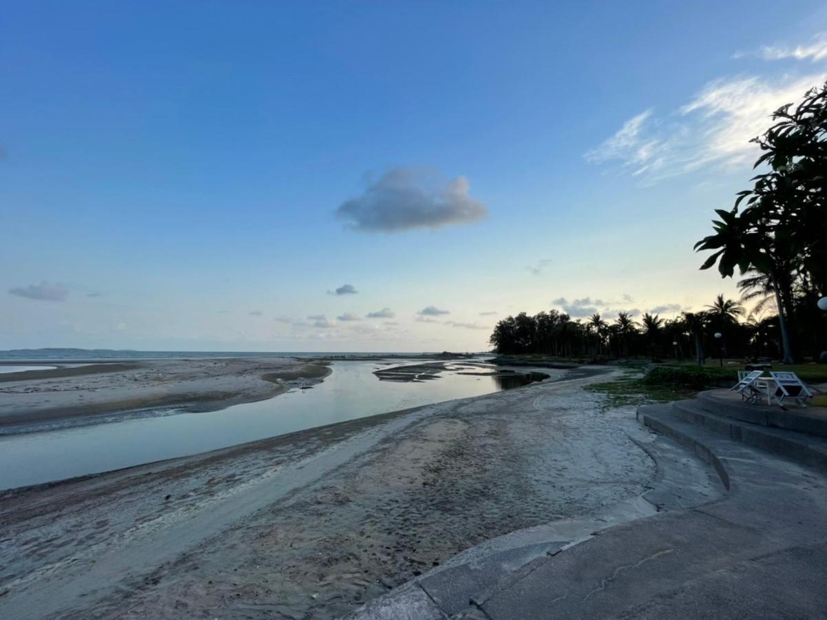 F16 Rock Garden Beach Resort Rayong Exterior photo