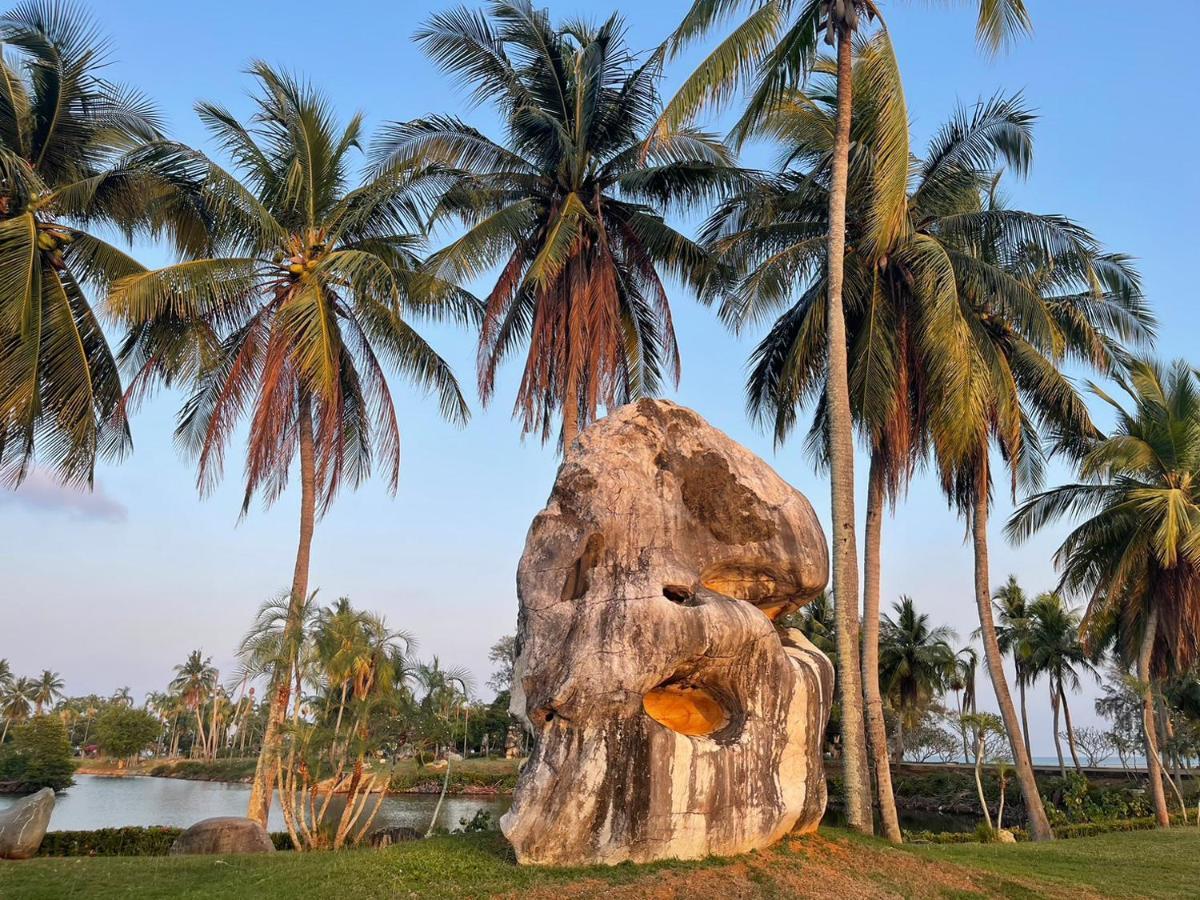 F16 Rock Garden Beach Resort Rayong Exterior photo